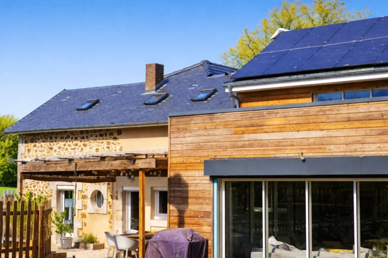 Réaliser des économies durables grâce à un kit panneau solaire en autoconsommation